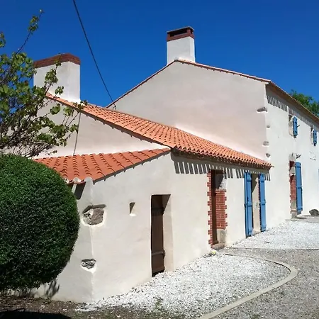 Maison De Vacances Spacieuse Avec Grand Jardin, 10 Personnes Entre Terre Et Mer Ferienhaus