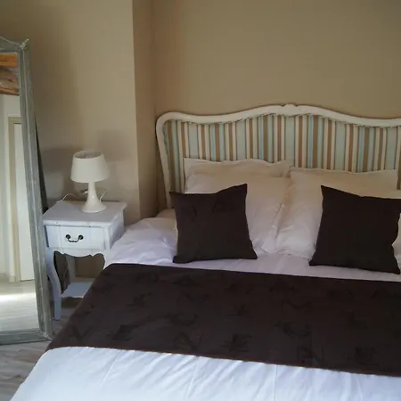 Corps De Ferme Spacieux Avec Grand Jardin, 10 Personnes *