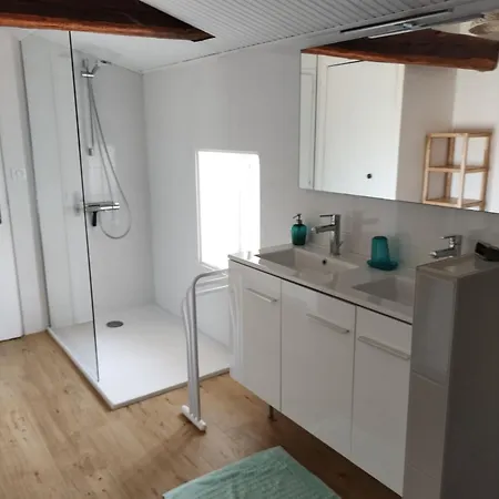 Ferienhaus Maison De Vacances Spacieuse Avec Grand Jardin, 10 Personnes Entre Terre Et Mer *
