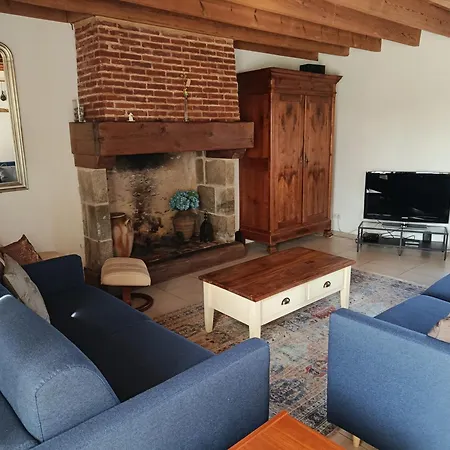 Maison De Vacances Spacieuse Avec Grand Jardin, 10 Personnes Entre Terre Et Mer