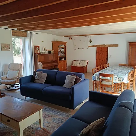 Maison De Vacances Spacieuse Avec Grand Jardin, 10 Personnes Entre Terre Et Mer Ferienhaus *